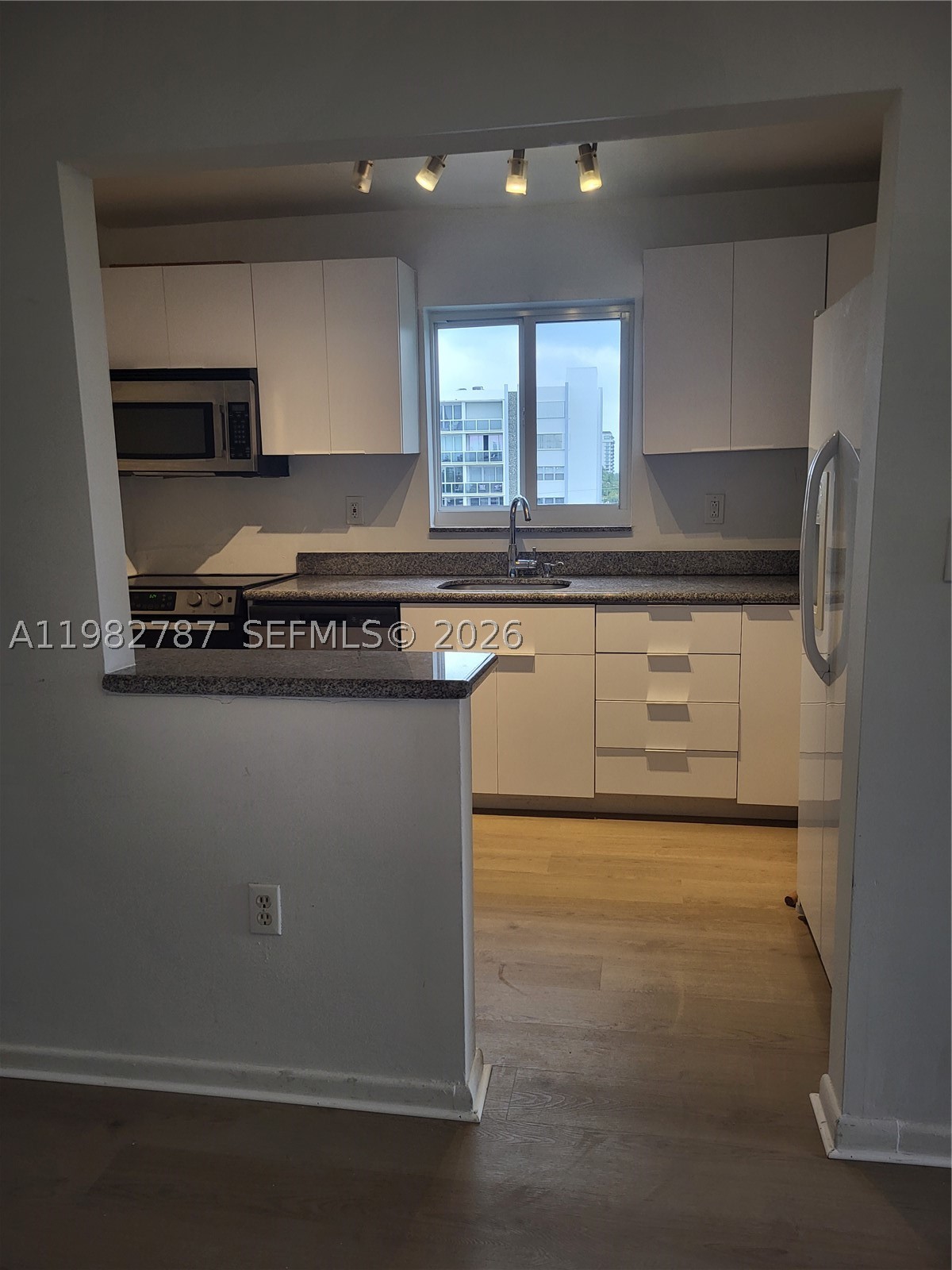 CHATILLON HALL CONDOMINIU - Residential