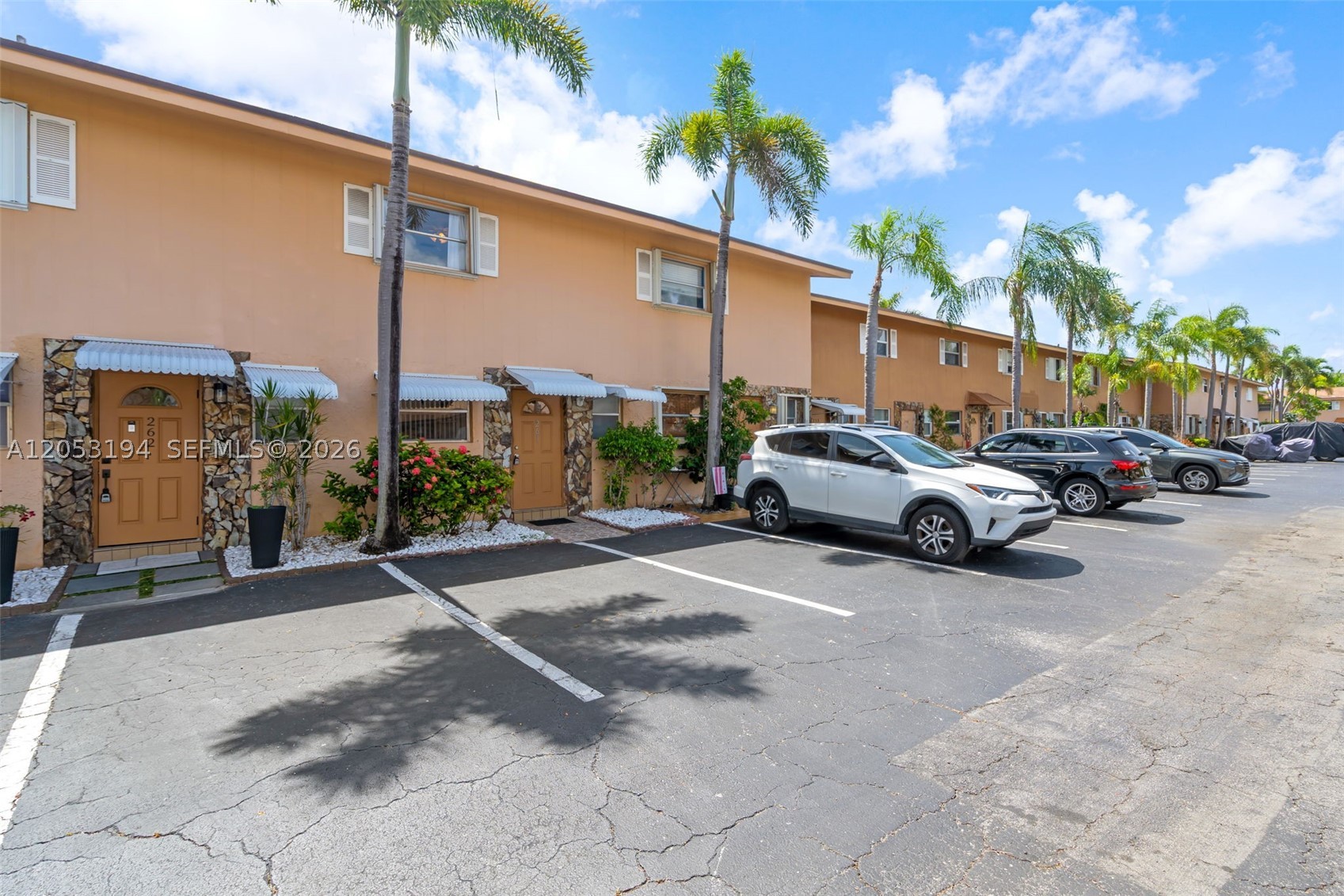 TOWNHOUSE EAST 1 CONDO - Residential