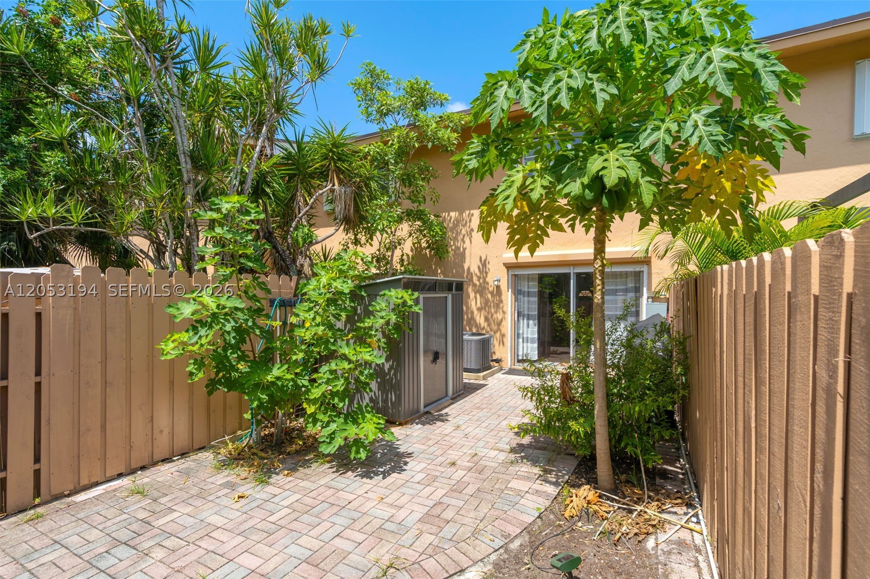 TOWNHOUSE EAST 1 CONDO - Residential