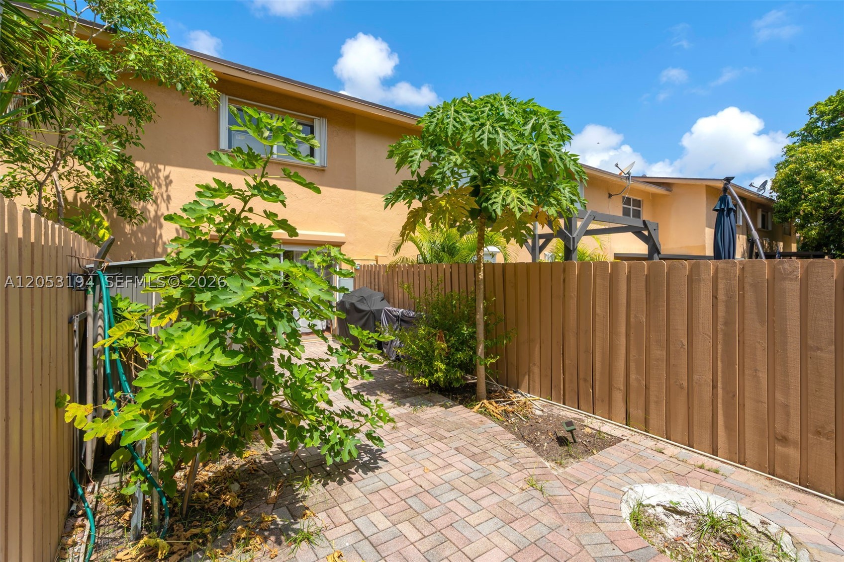 TOWNHOUSE EAST 1 CONDO - Residential