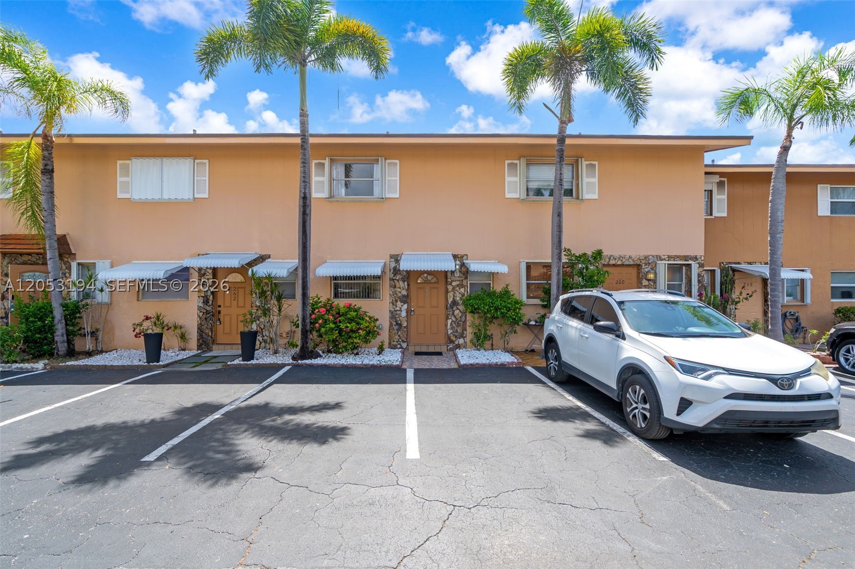 TOWNHOUSE EAST 1 CONDO - Residential