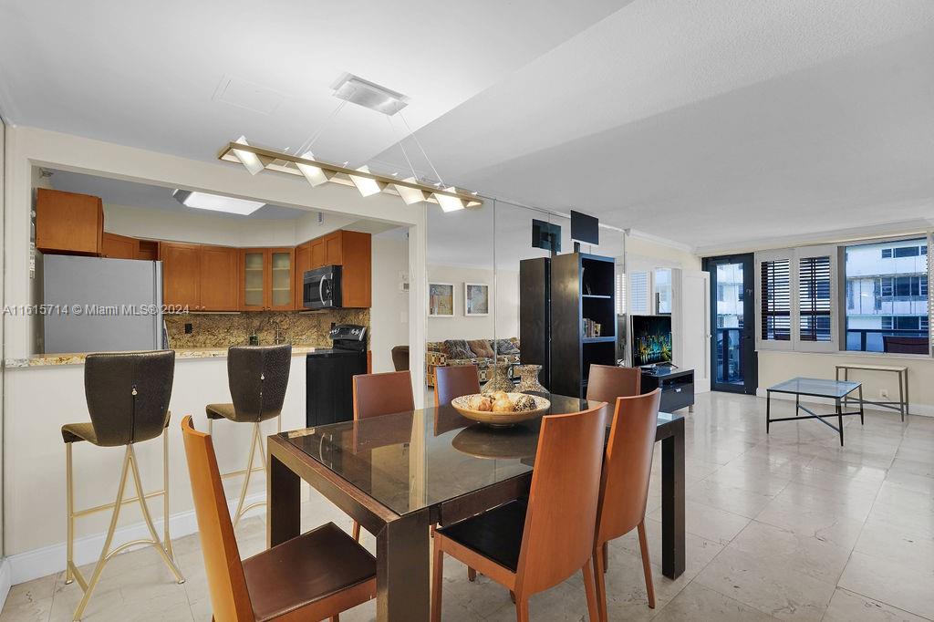 THE ALEXANDER CONDO - Residential