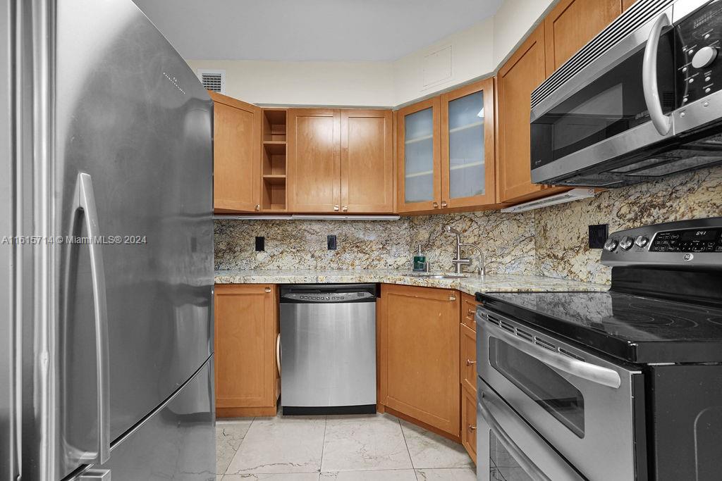 THE ALEXANDER CONDO - Residential