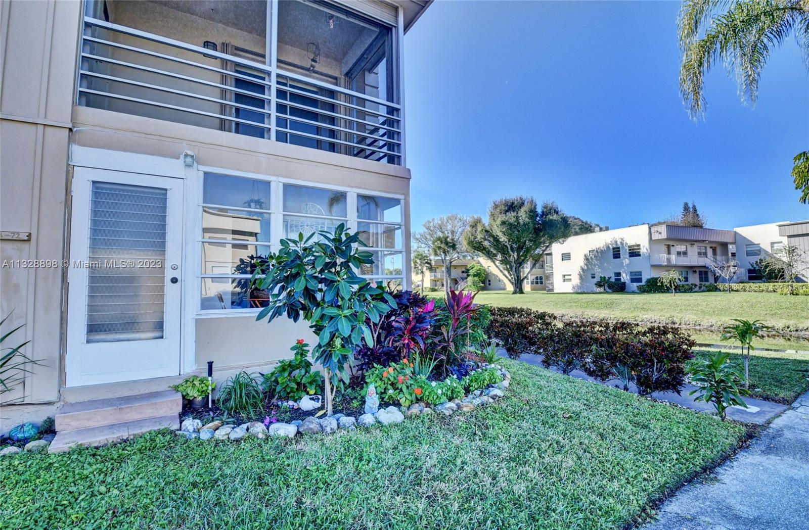 KINGS POINT BURGUNDY COND - Residential