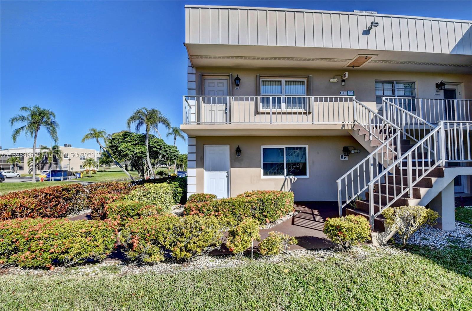 KINGS POINT BURGUNDY COND - Residential