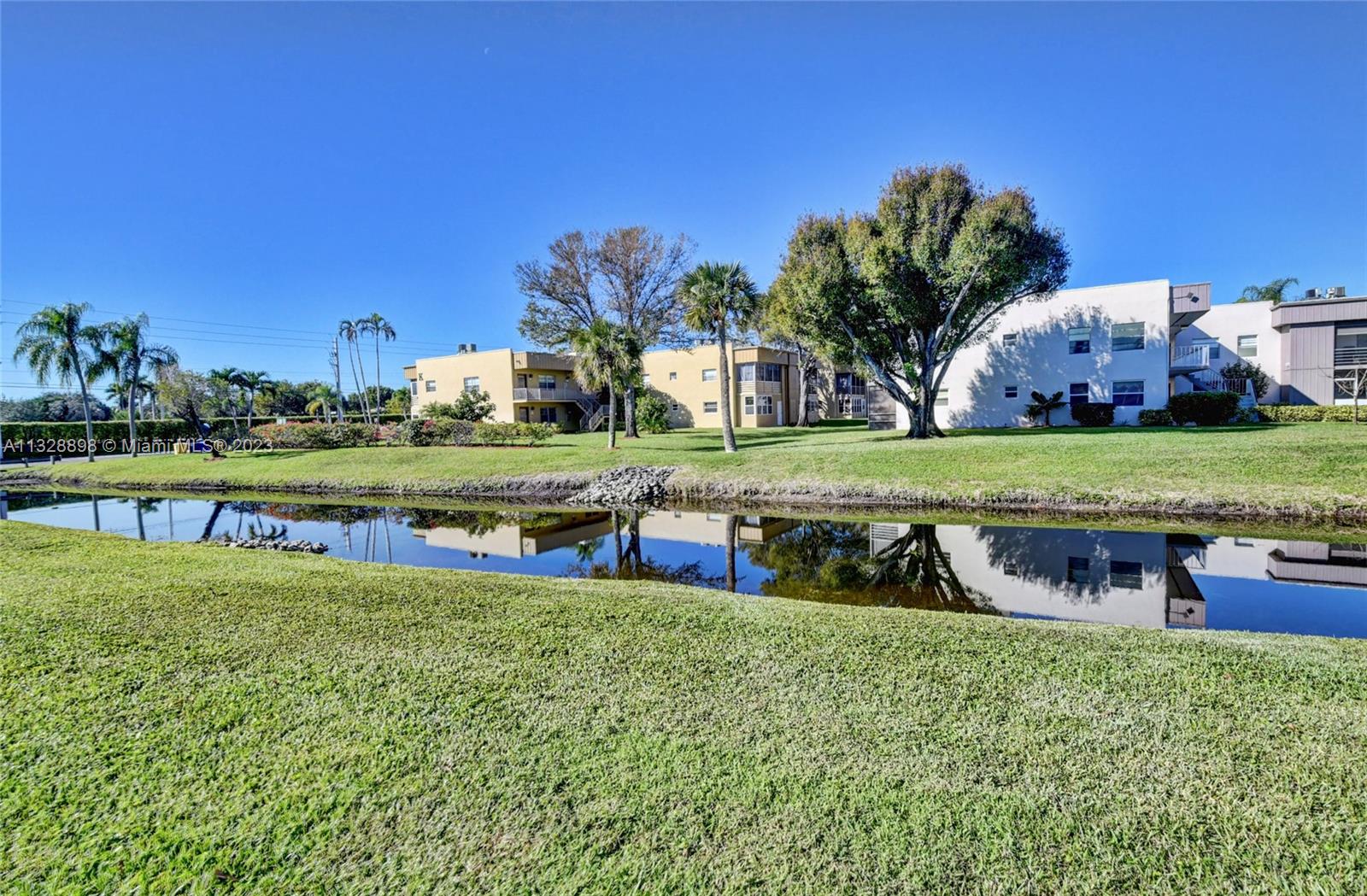 KINGS POINT BURGUNDY COND - Residential