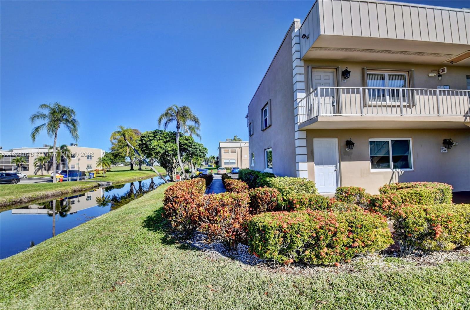 KINGS POINT BURGUNDY COND - Residential