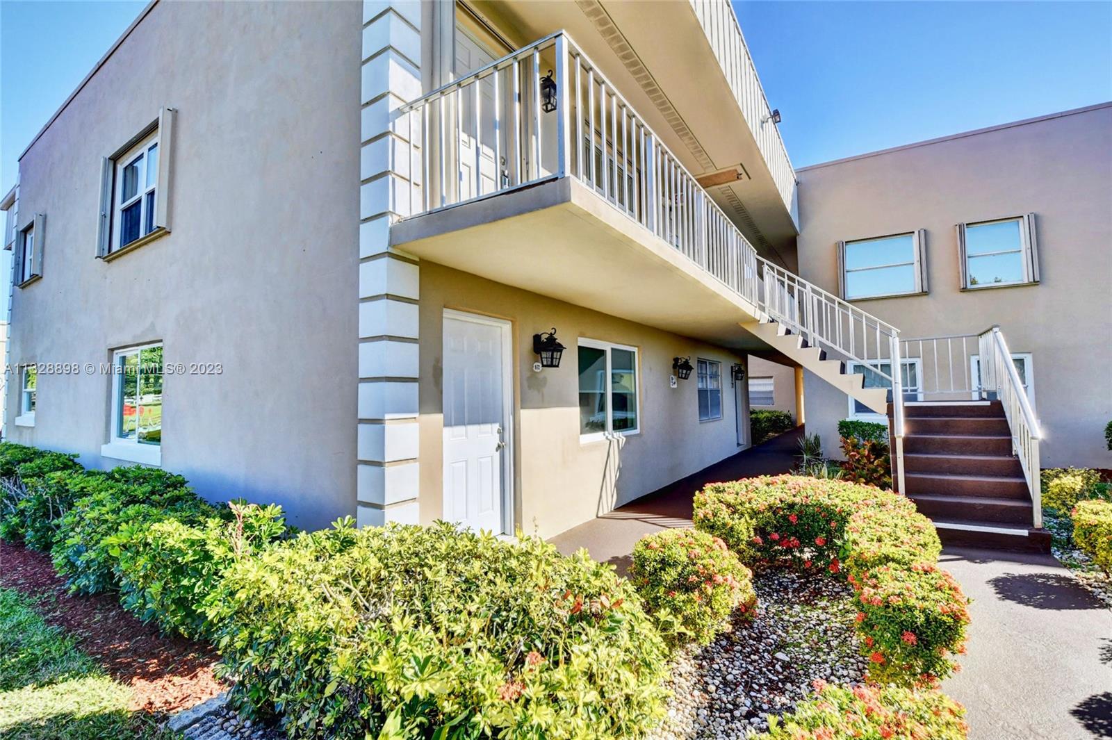 CORNER 1ST FLOOR** IMPACT WINDOWS. VERY BRIGHT AND OPEN**THIS IS IT. ***REDUCED PRICE***YOUR NEW HOME. **RENOVATED KITCHEN & RENOVATED BATHROOMS**THIS CONDO IS PRISTINE AND REALLY BEAUTIFUL** 1 BEDROOM 1 BATHROOM*BEAUTIFUL BEIGE NEUTRAL CERAMIC TILE* NEWER EXTRA LARGE REFRIGERATOR , NEWER SELF CLEANING OVEN, NEWER DISHWASHER AND NEWER MICROWAVE **PATIO IS ENCLOSED AND HAS AC IN PATIO AREA** THERE IS A WONDERFUL CLUBHOUSE WHICH HAS LOTS OF SHOWS, CONCERTS, MOVIES, LIBRARY, DANCES AND RESTAURANT ON THE GROUNDS. KINGS POINT HAS A GREAT BUS SERVICE TO DIFFERENT DESTINATIONS AROUND TOWN.**FURNITURE NEGOTIABLE **CALL FOR SHOWING 
**YOU WILL LOVE THIS CONDO !!!