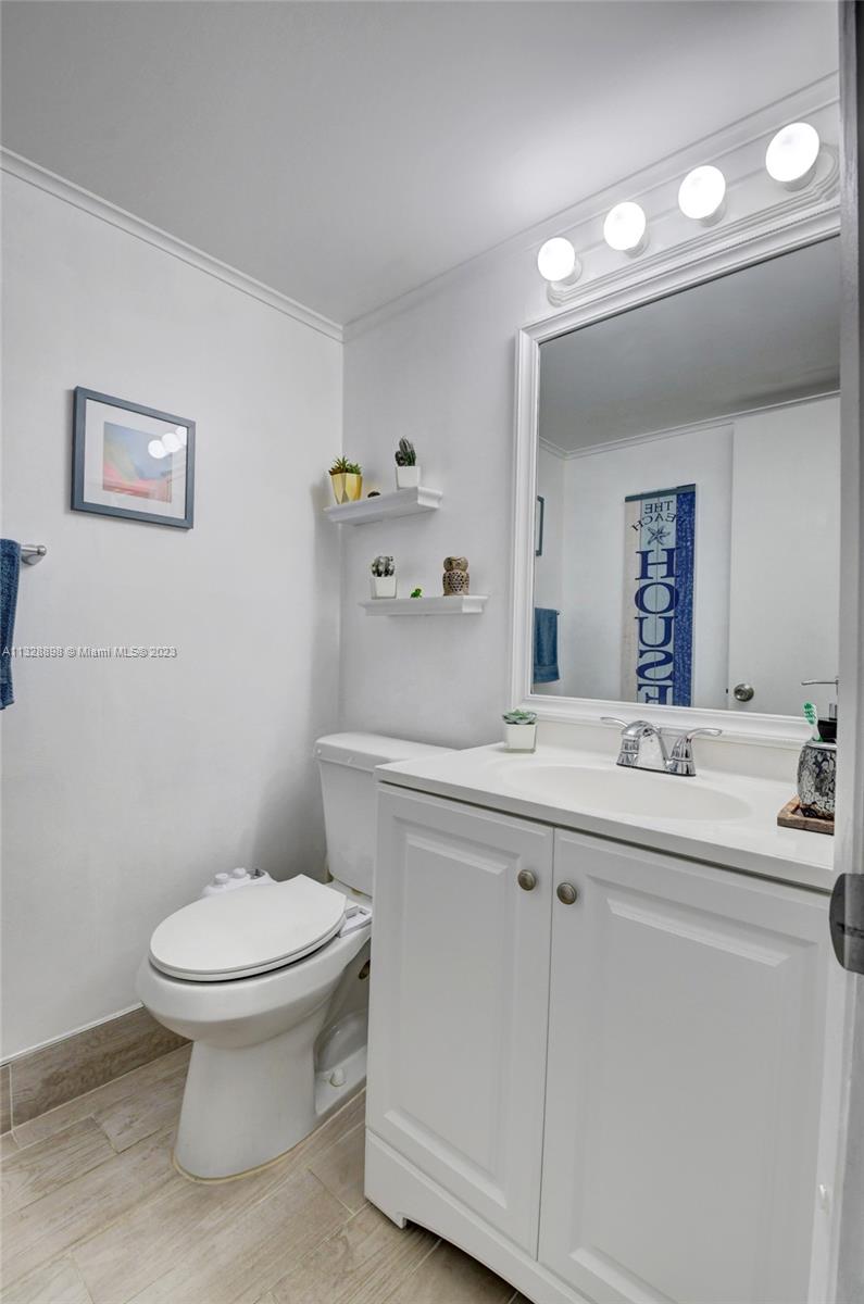 KINGS POINT BURGUNDY COND - Residential