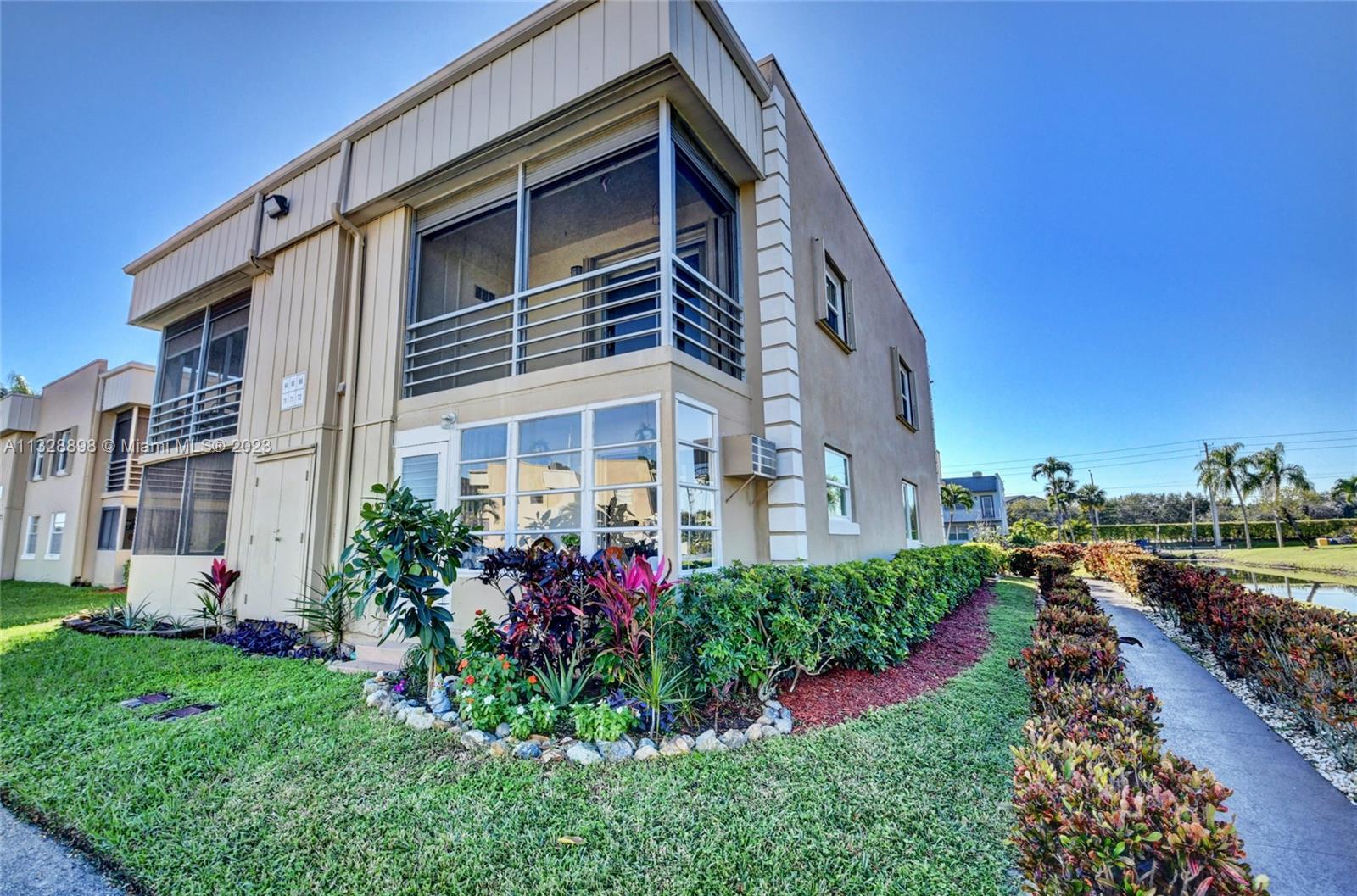 KINGS POINT BURGUNDY COND - Residential