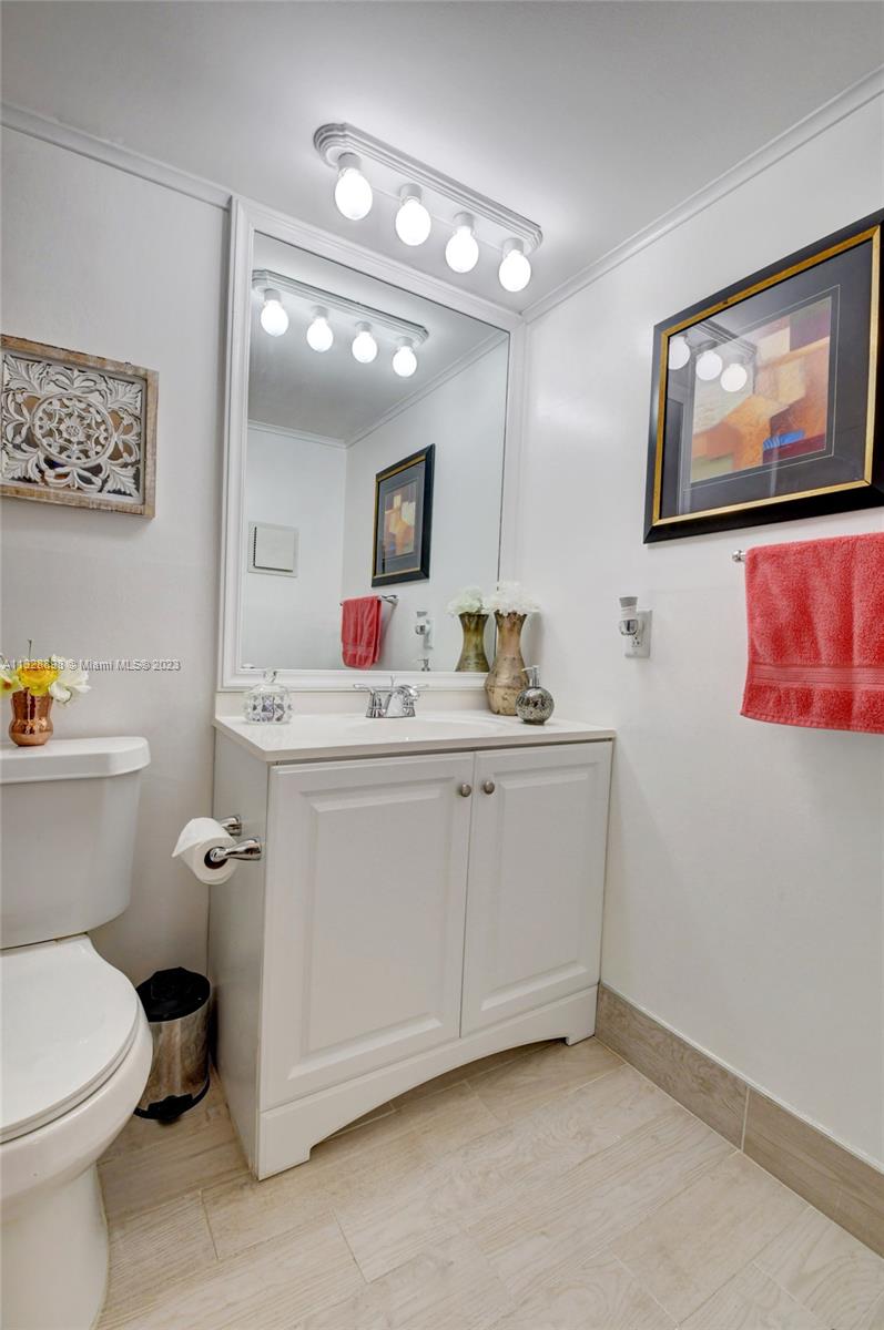 KINGS POINT BURGUNDY COND - Residential