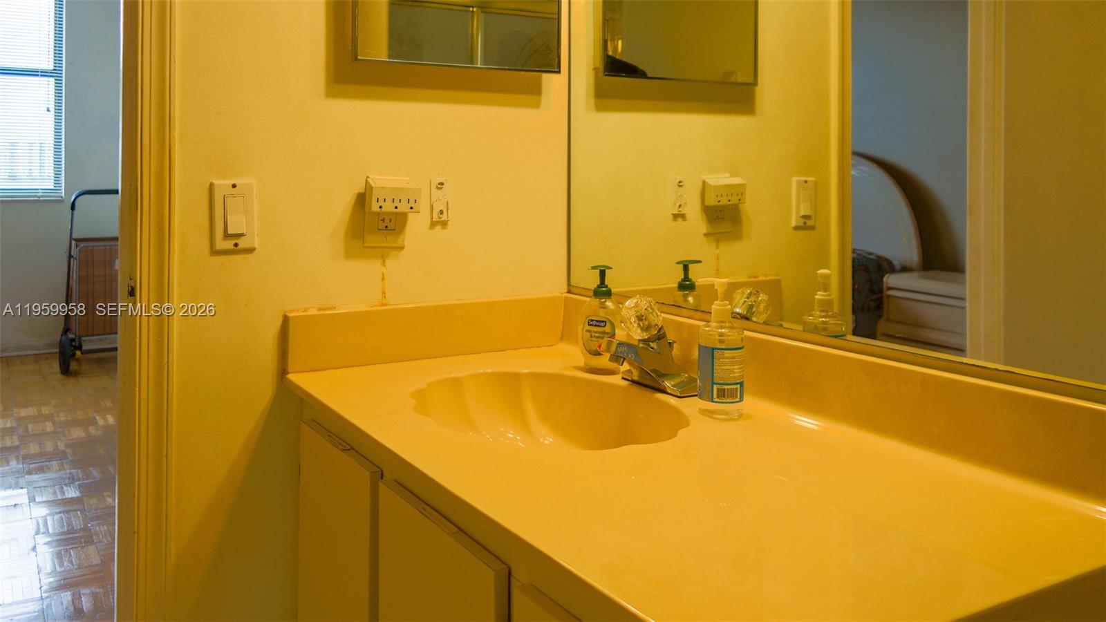 LAKE EMERALD CONDOMINIUM - Residential