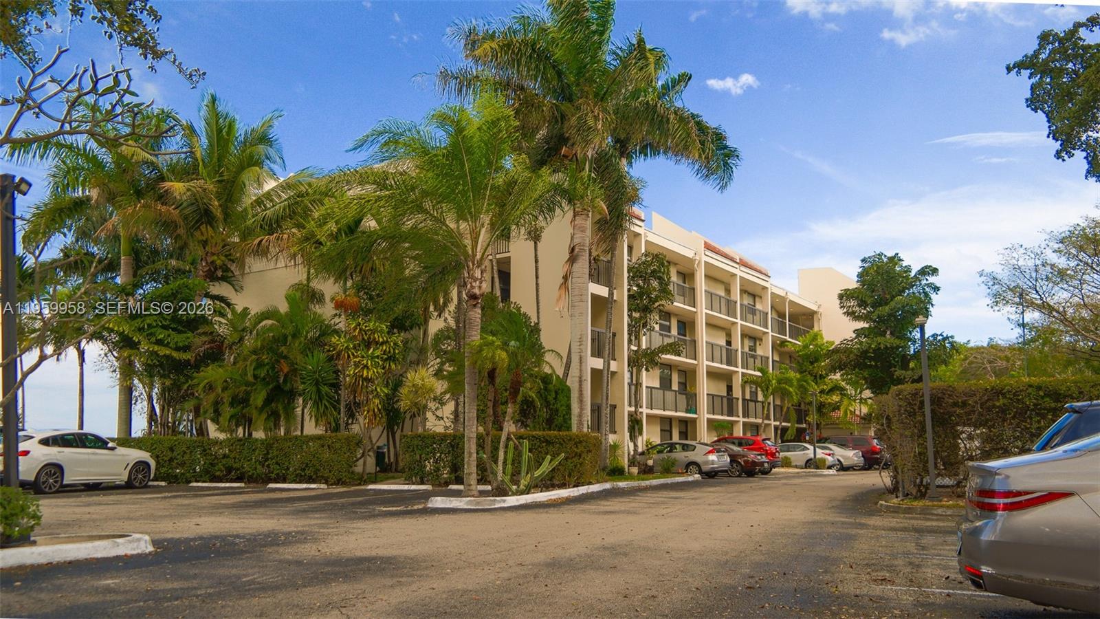 LAKE EMERALD CONDOMINIUM - Residential