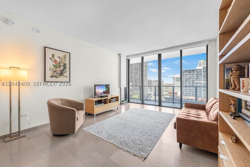 REACH CONDO - Residential