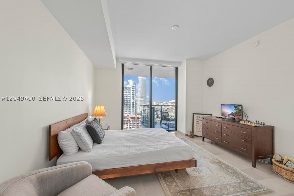 REACH CONDO - Residential