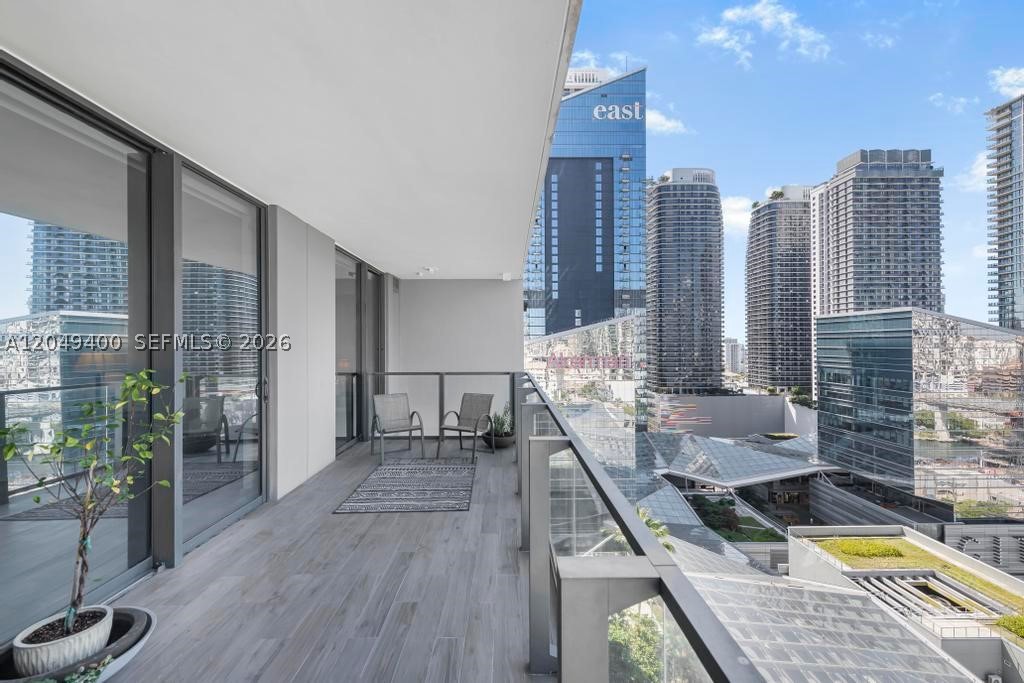 REACH CONDO - Residential