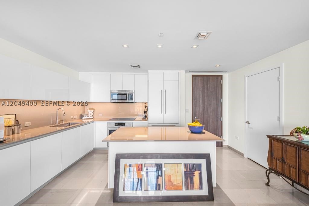 REACH CONDO - Residential