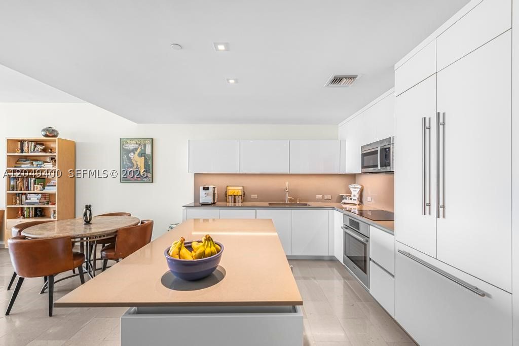 REACH CONDO - Residential
