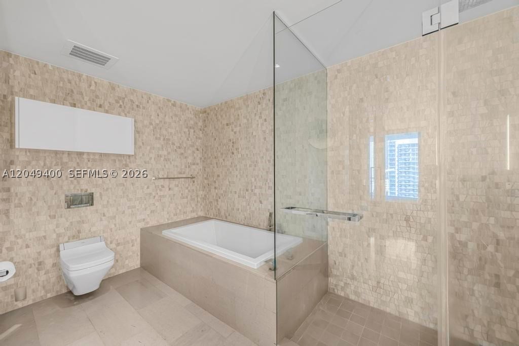 REACH CONDO - Residential