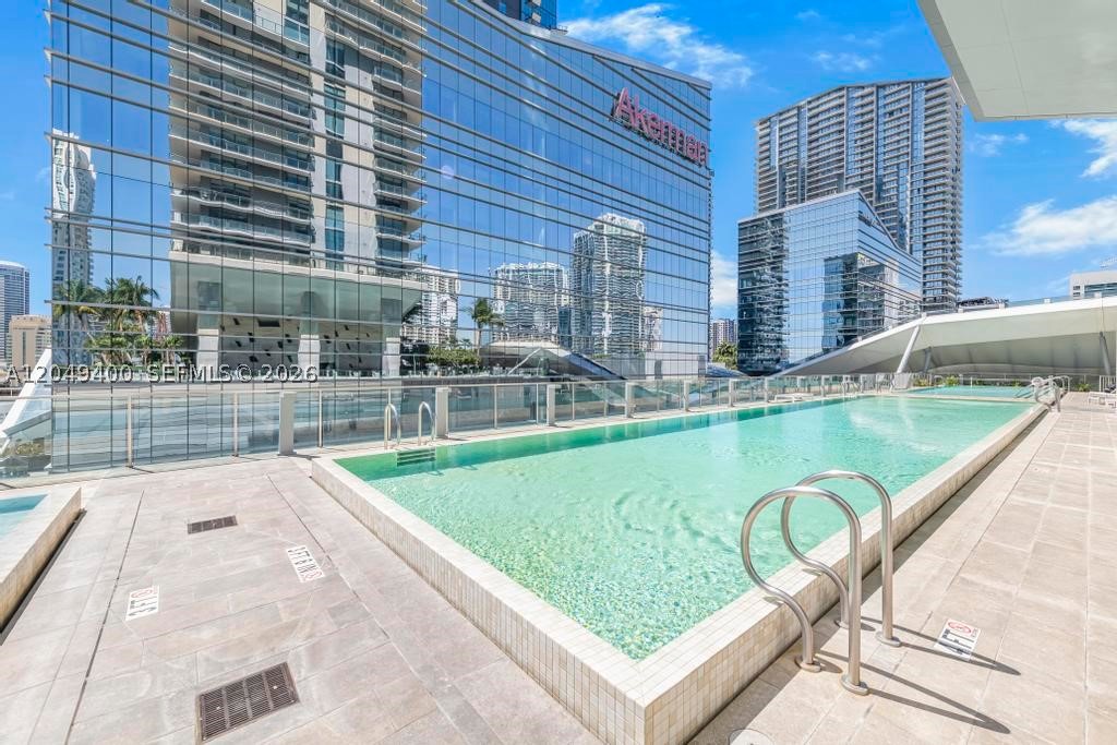 REACH CONDO - Residential
