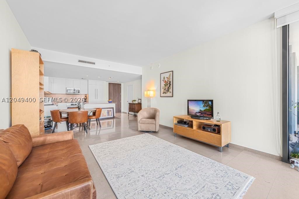 REACH CONDO - Residential