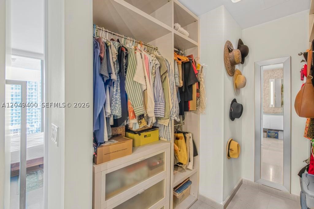 REACH CONDO - Residential