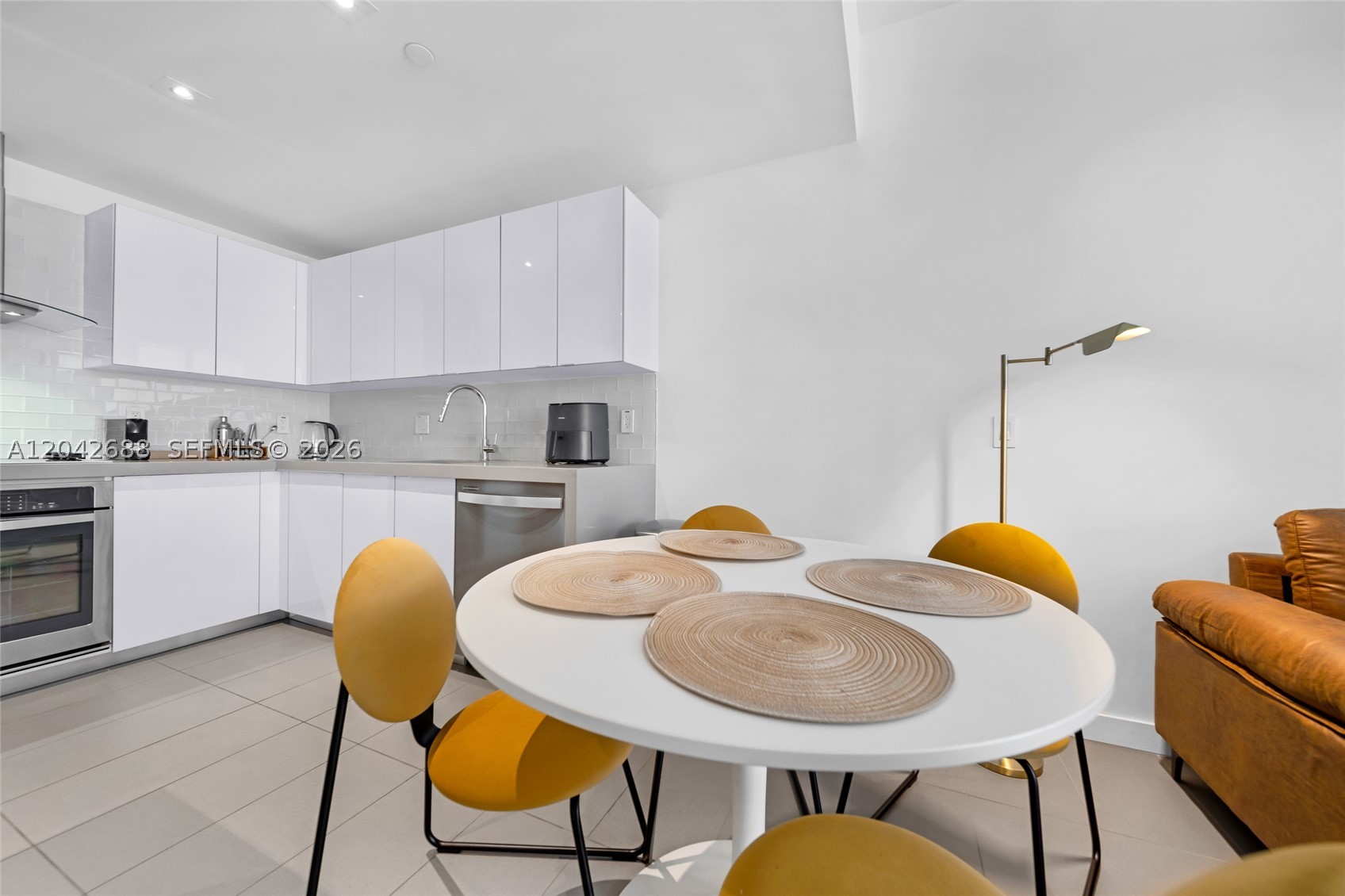 CANVAS CONDO - Residential Lease