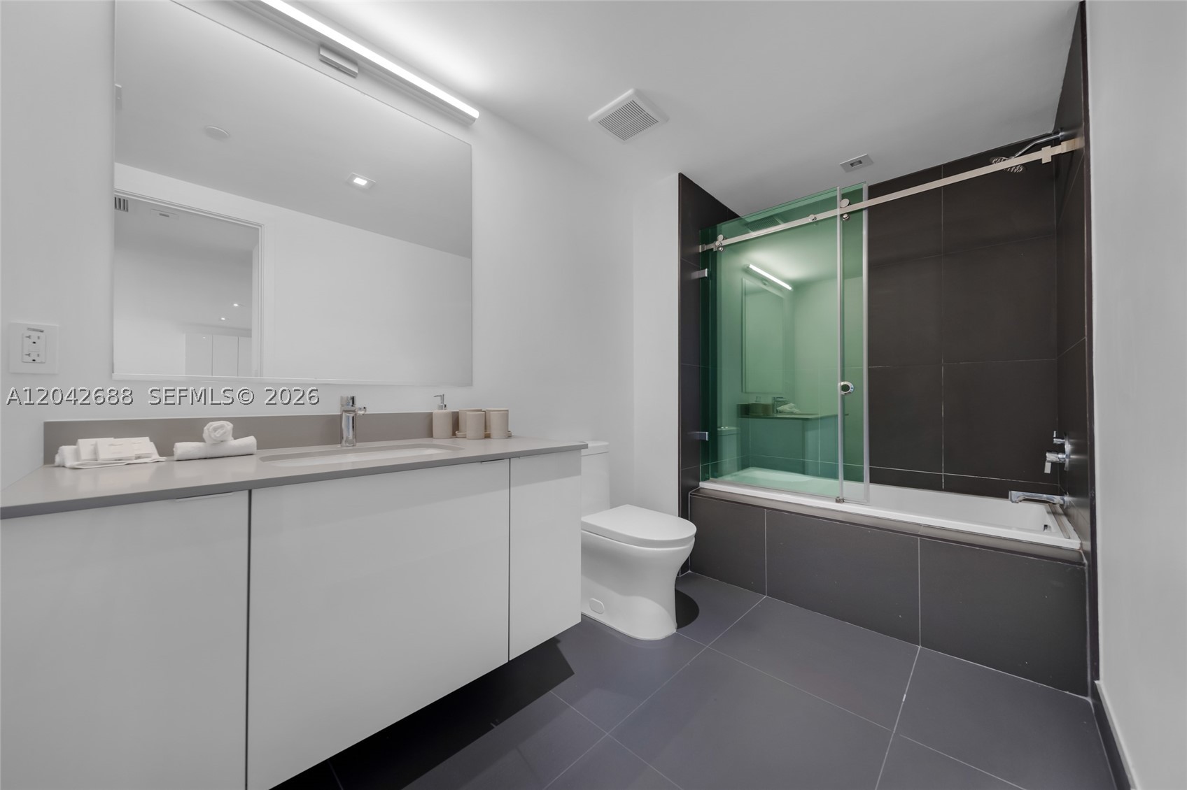 CANVAS CONDO - Residential Lease