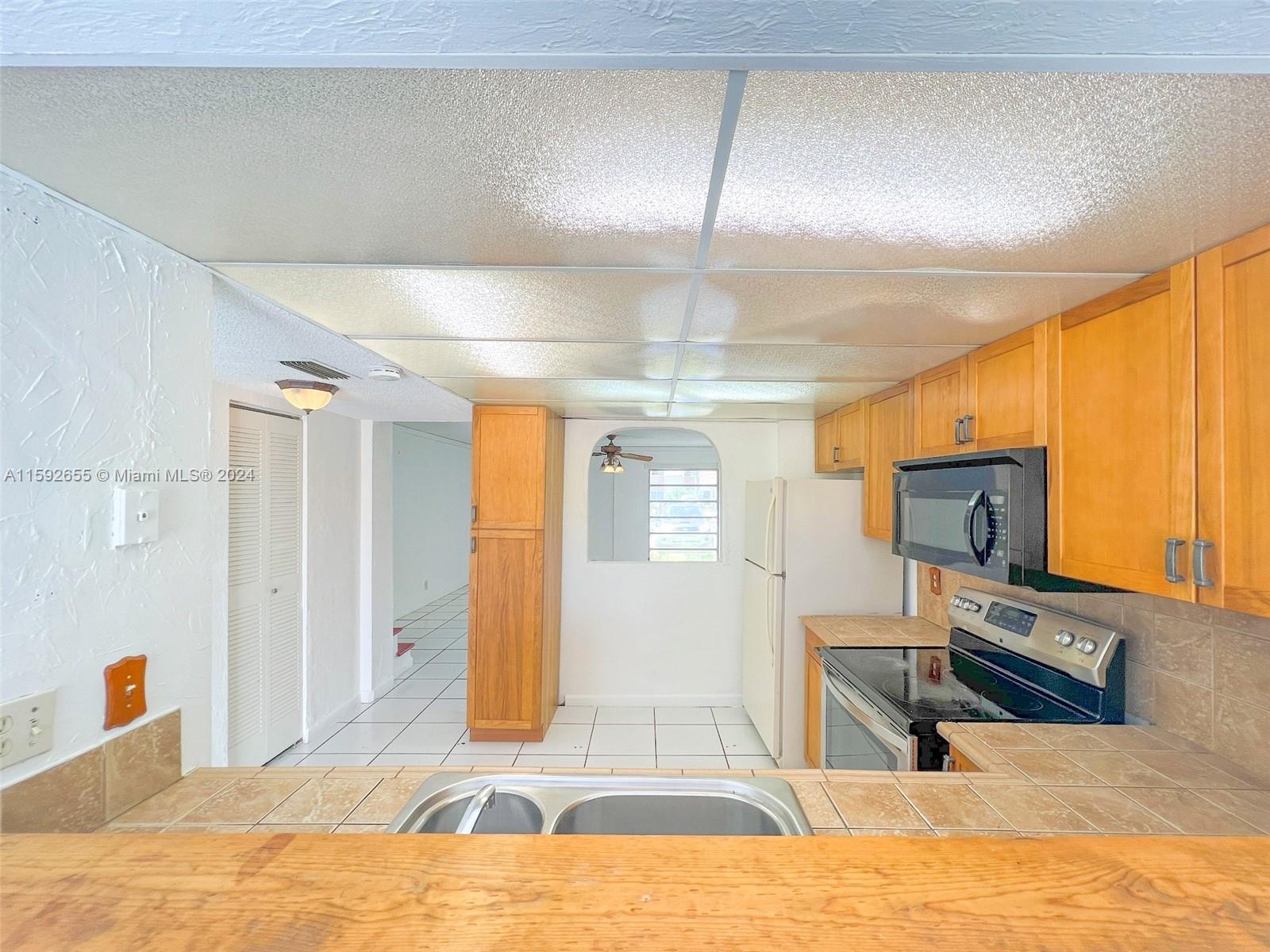 VILLAGE TOWNHOUSES NO TWO - Residential Lease