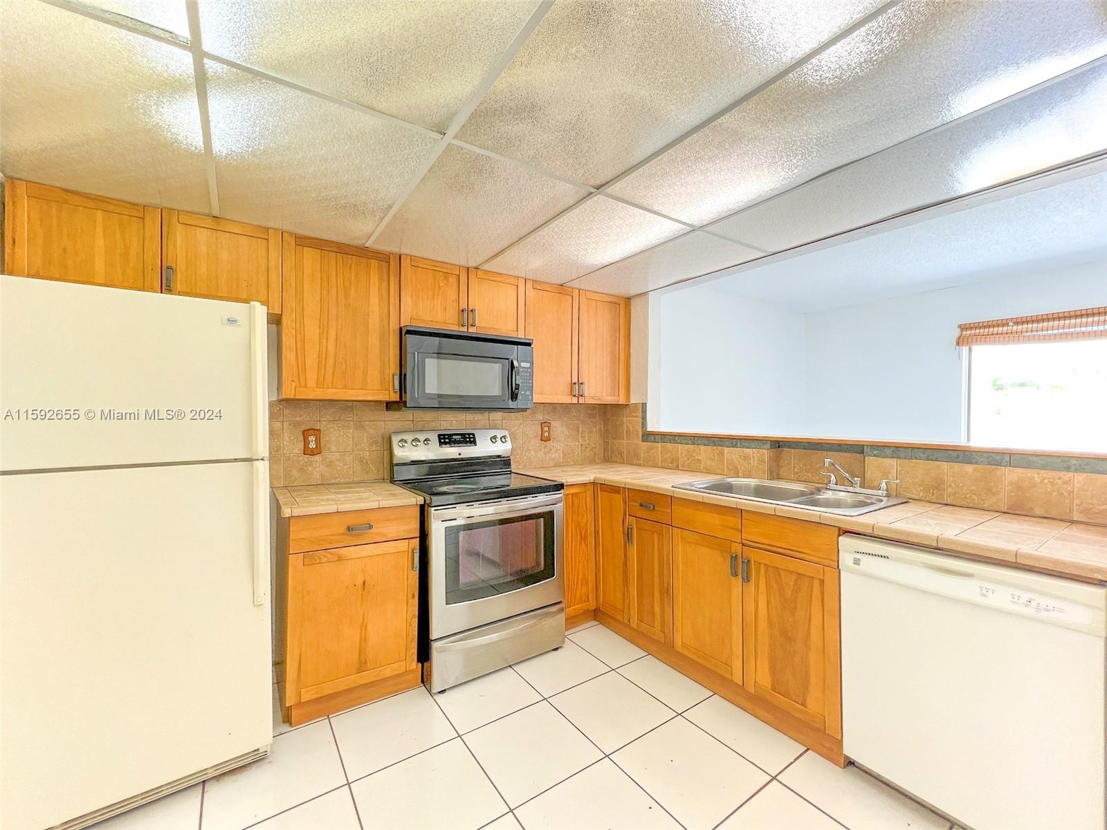VILLAGE TOWNHOUSES NO TWO - Residential Lease