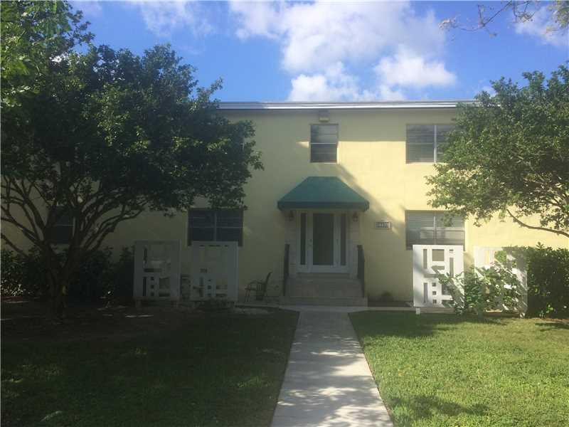 Desirable High Pines location! Charming 2/1 condo in Arbors complex. Impeccably maintained, spacious with dining area over looking glistening pool. Walk to downtown South Miami, shops and restaurants. Community offers generous parking, laundry and pool ar ea with surrounding garden.