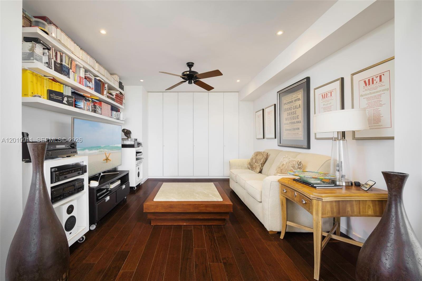 ISLAND HOUSE APT INC - CO - Residential