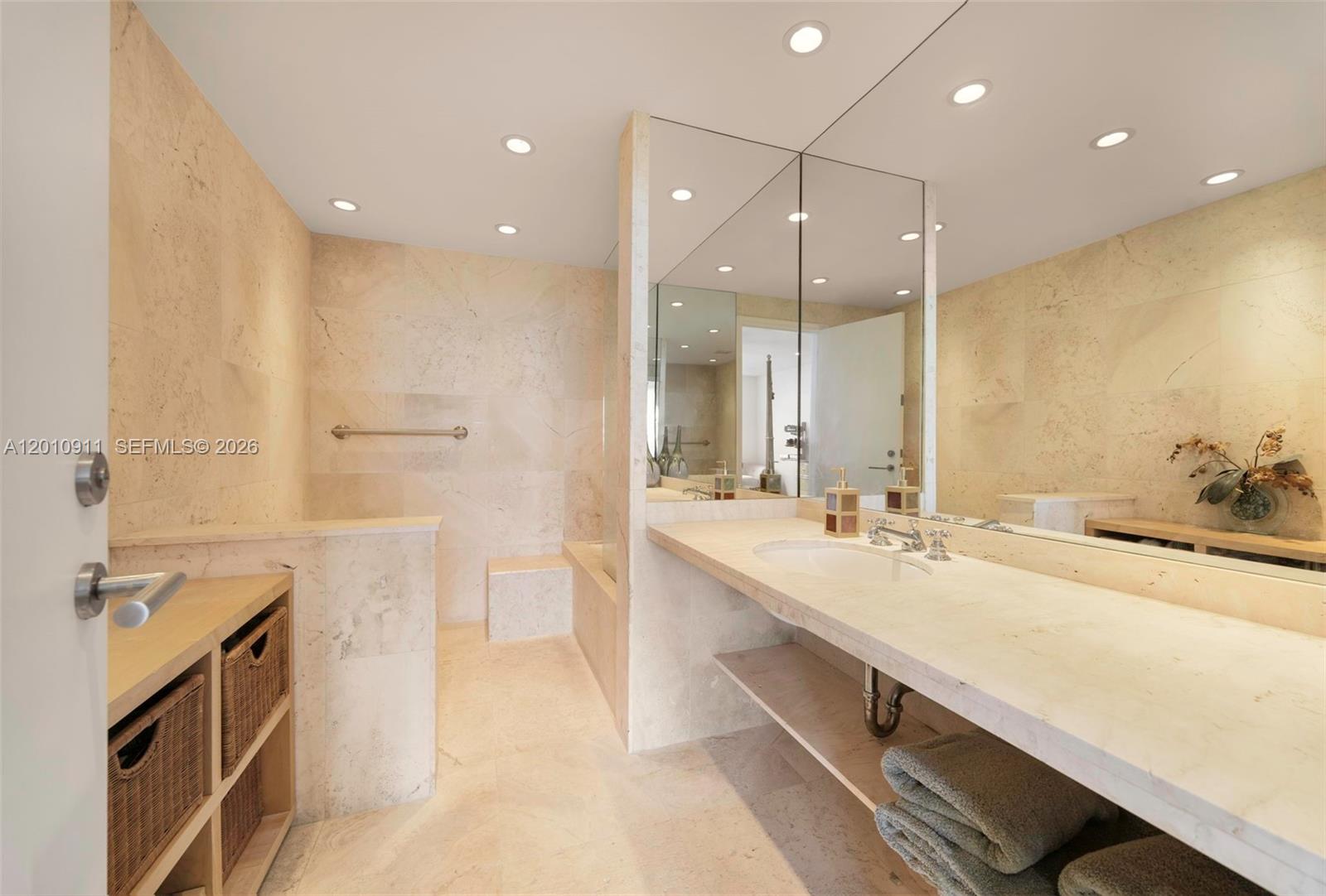 ISLAND HOUSE APT INC - CO - Residential