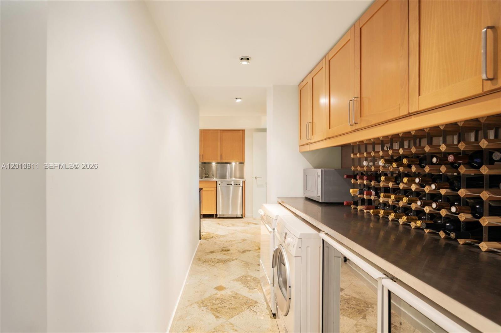 ISLAND HOUSE APT INC - CO - Residential