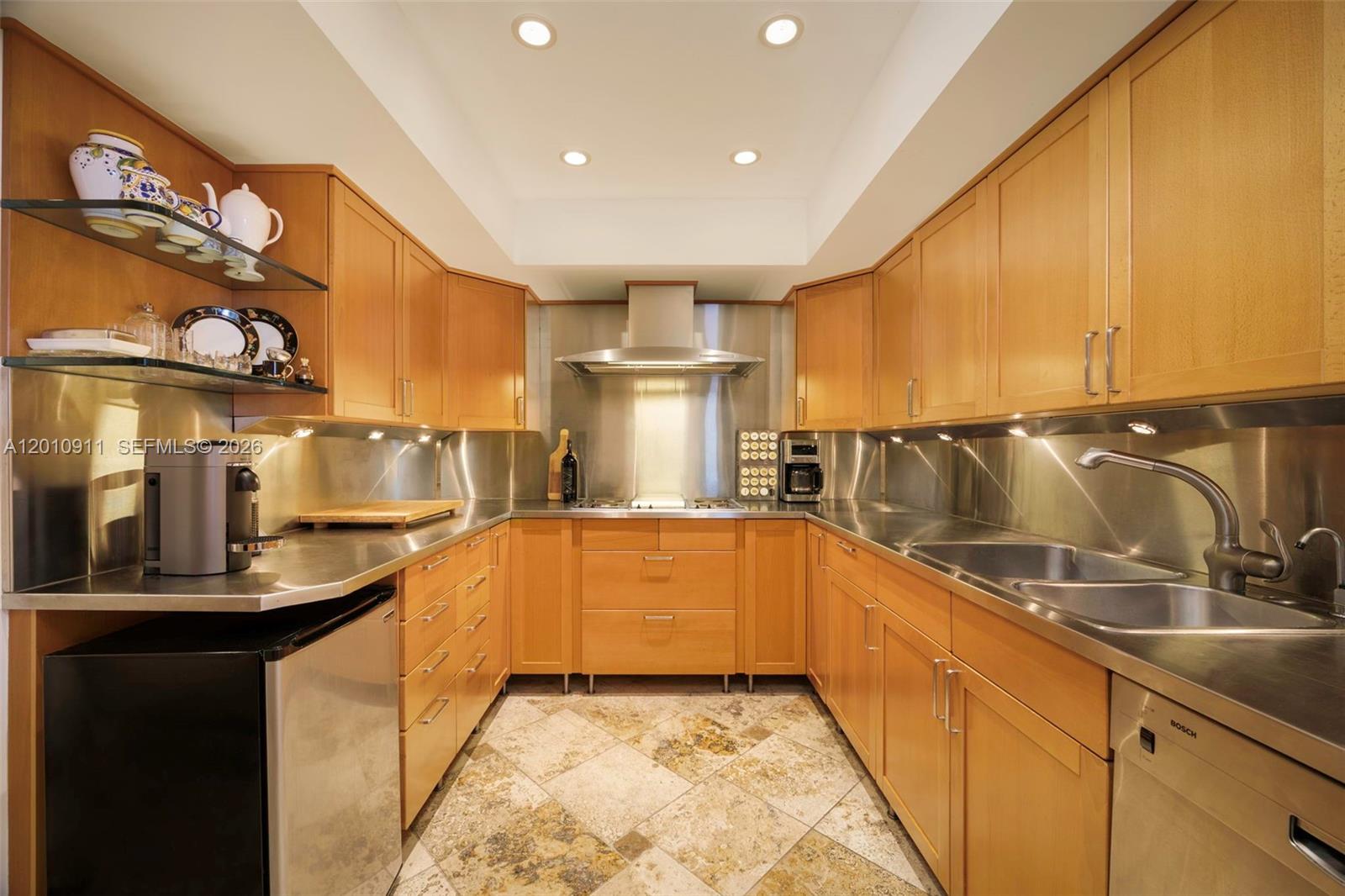 ISLAND HOUSE APT INC - CO - Residential