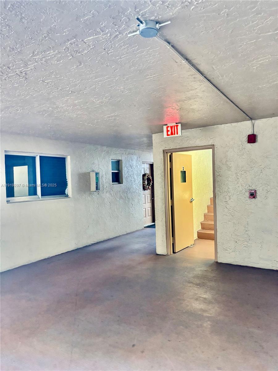 COUNTRY LANE CONDO #2 - Residential