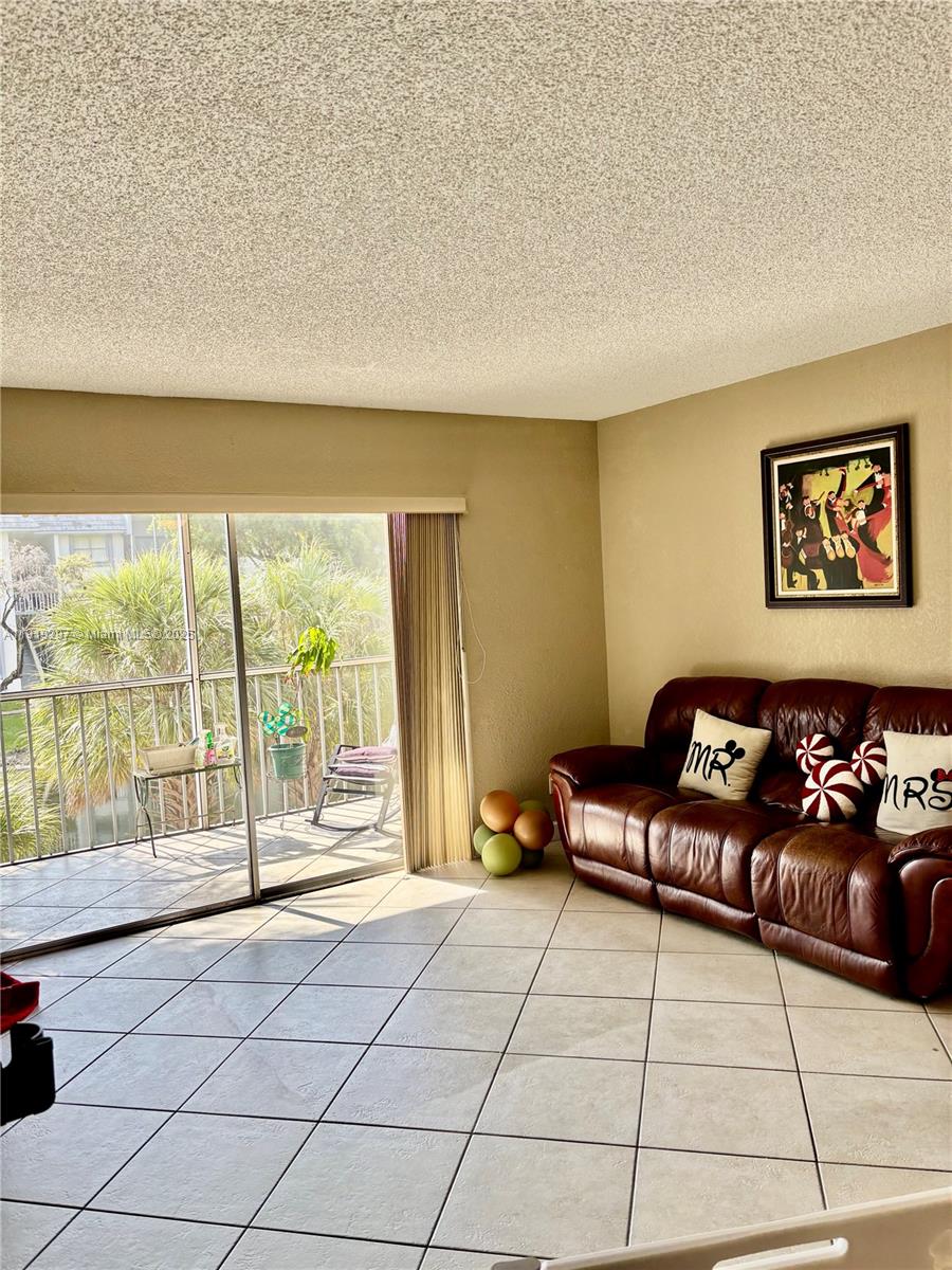 COUNTRY LANE CONDO #2 - Residential