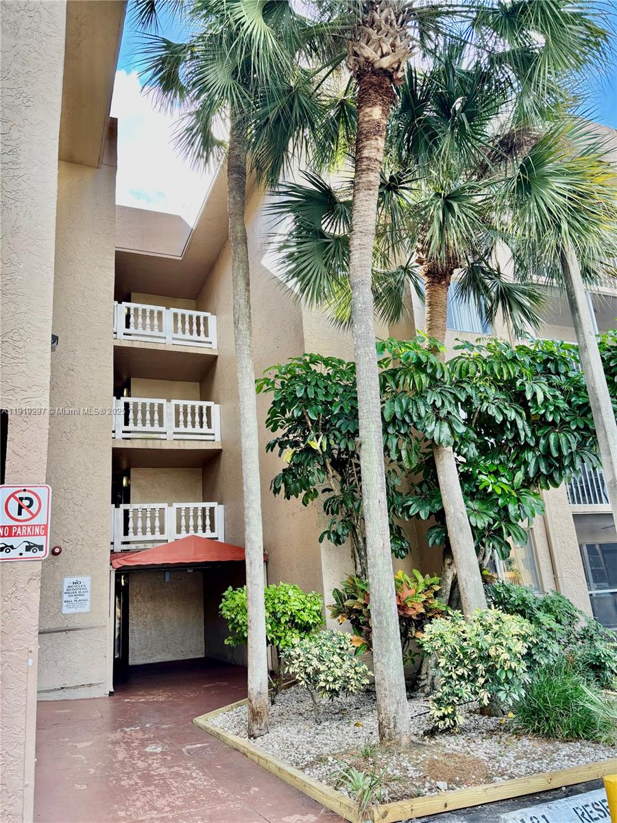 COUNTRY LANE CONDO #2 - Residential