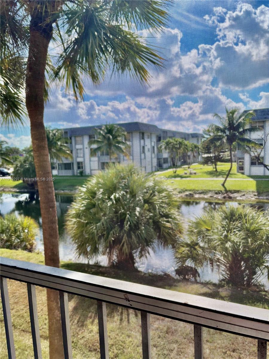 COUNTRY LANE CONDO #2 - Residential