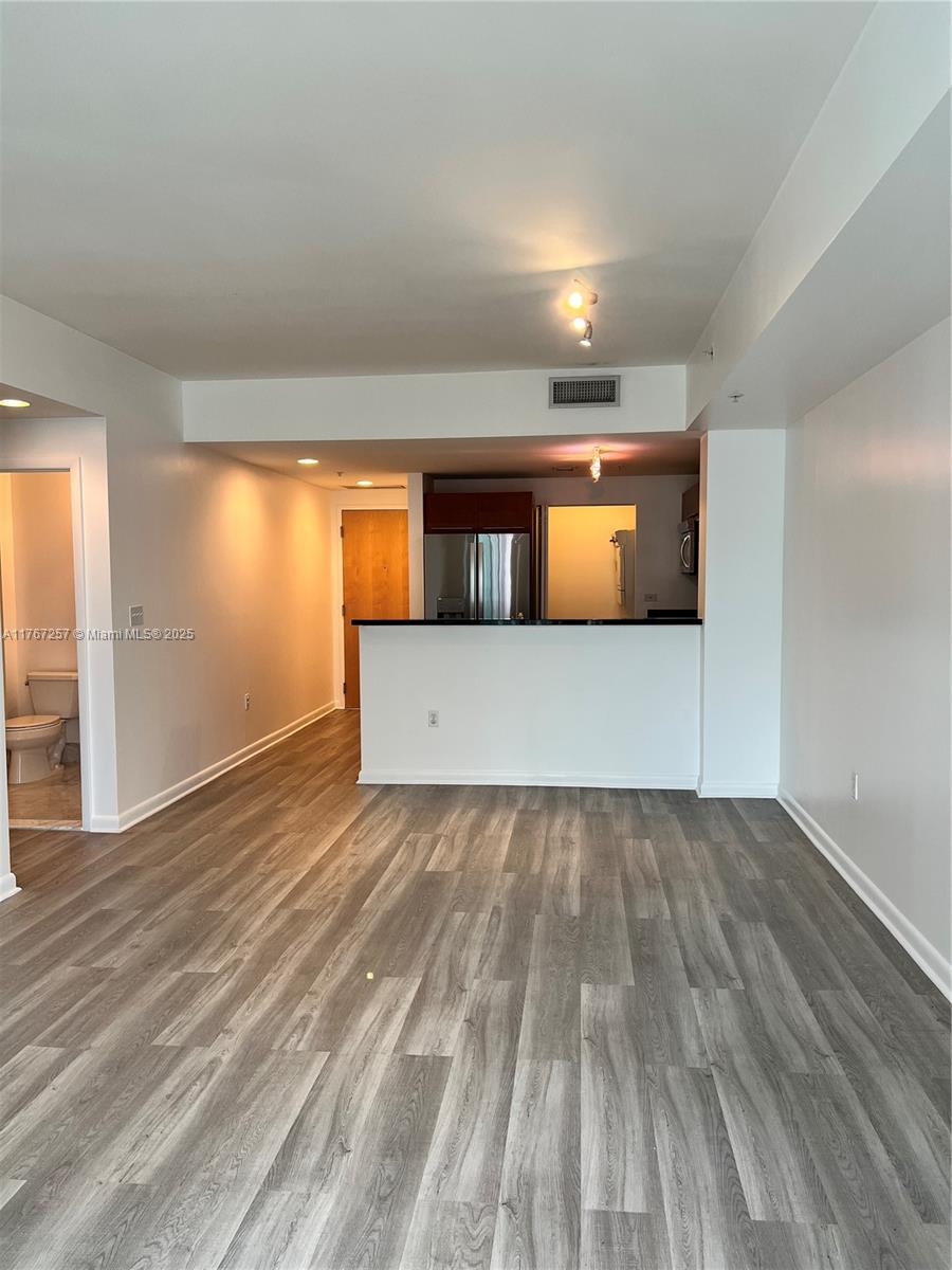 Showing 24hr in advance, please text for appointment. The unit can be shown Monday to Friday. Beautiful apartment 2 beds /2 baths in the heart of Downtown Miami. Great opportunity! Enjoy cosmopolitan living in Downtown Miami. 10 min away from Miami Beach. Please send pre-approval letter or POF.  Monthly HOA is $1,293.99 and Assessments of $818 for 24 months, starting on April 2025. (Assessments are negotiable with seller). At Vizcayne, you’ll enjoy an impressive collection of resort-style amenities, including multiple pools, a full-service spa, a professional fitness center, a theater room, a business center, and 24-hour concierge service.