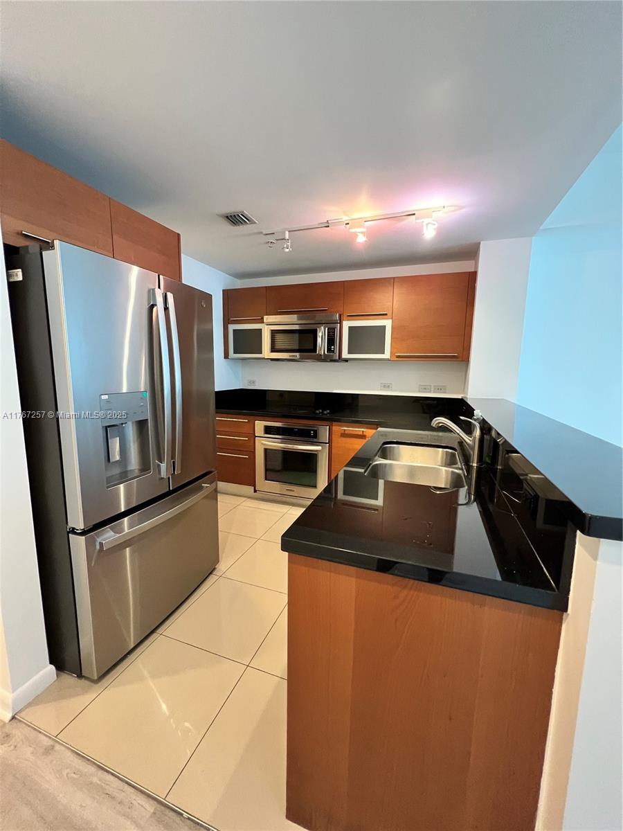 VIZCAYNE NORTH CONDO - Residential
