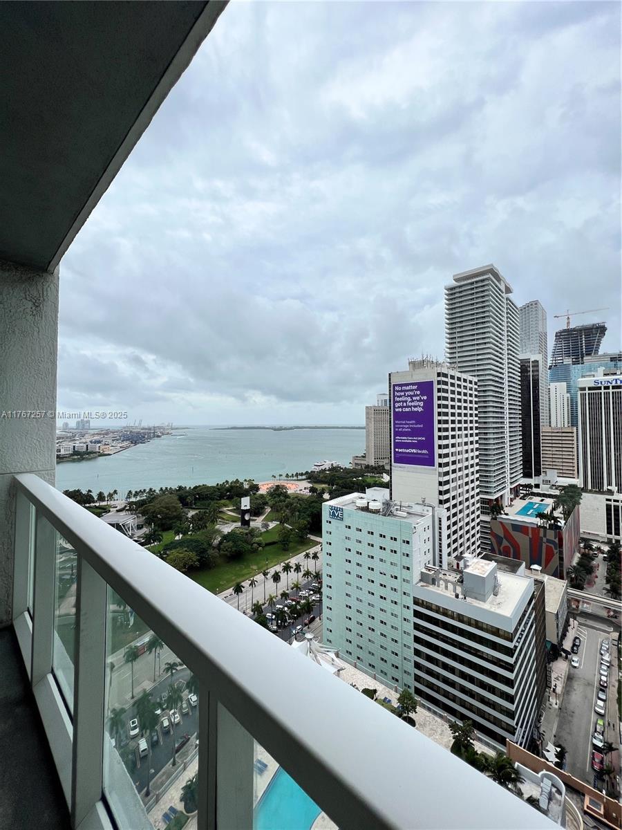 VIZCAYNE NORTH CONDO - Residential