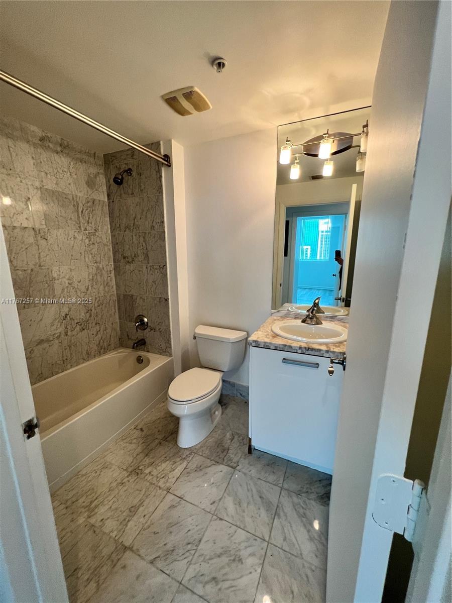 VIZCAYNE NORTH CONDO - Residential