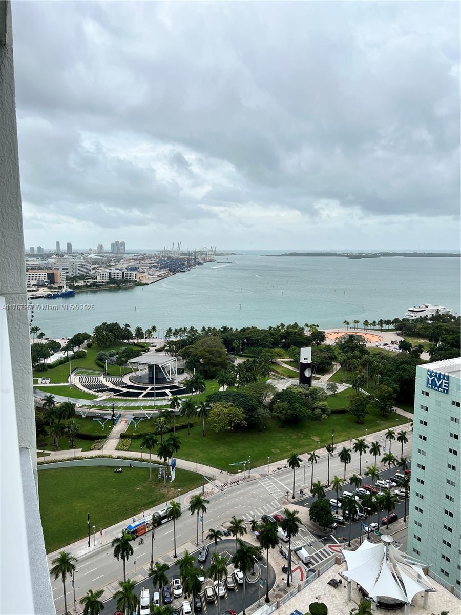 VIZCAYNE NORTH CONDO - Residential