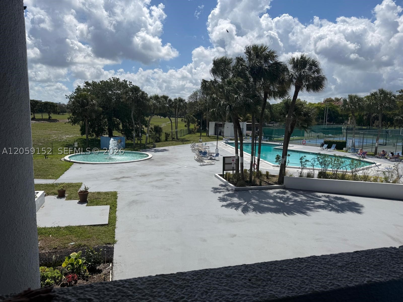 GREAT AND EXCITING 55+ COMMUNITY LOCATED IN THE HEART OF THE LAKES OF ENVIRON, VERY CONVENIENT AND DIFFERENT LIFESTYLE , IF YOU ARE LOOKING FOR THE BEST 2/2  THIS IS IT, LOOK NO MORE , LOCATION IS PERFECT CLOSE TO ALL MAJOR INTERSECTIONS , MALLS, BEACHES, RESTAURANTS AND MUCH MORE.BEST NEWS " SELLER MOTIVATED " DONT LET THIS OPPORTUNIUTY PASS YOU, CALL TODAY SCHEDULE A VIEW, MAKE THE BEST MOVE BEFORE IS THIS YEAR IS OVER.