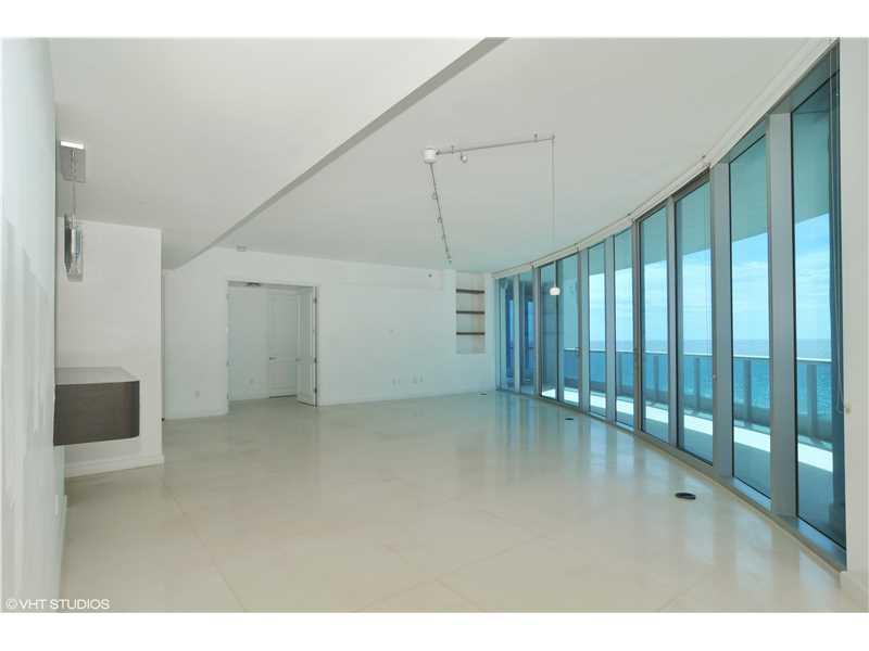 THE RESIDENCES AT THE BAT - Residential Lease