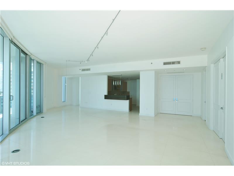 THE RESIDENCES AT THE BAT - Residential Lease