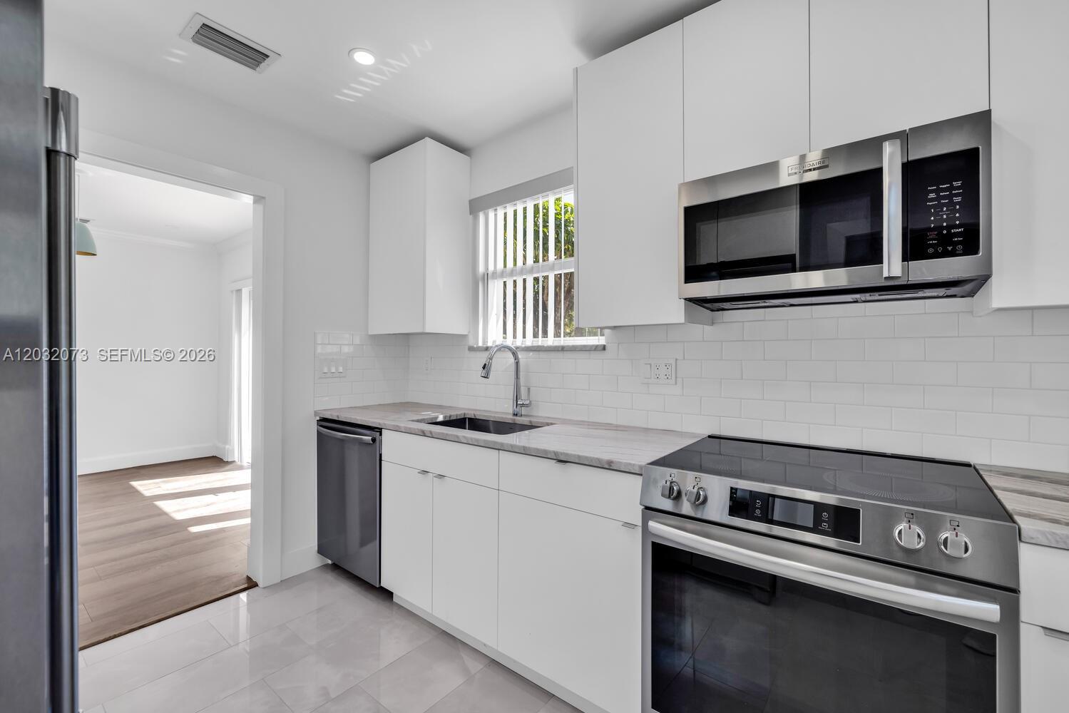 REV PL OF COUNTRY CLUB ES - Residential Lease