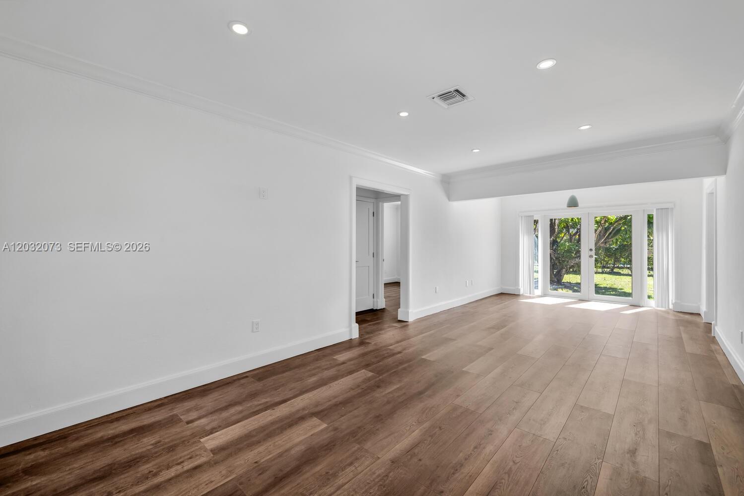 REV PL OF COUNTRY CLUB ES - Residential Lease