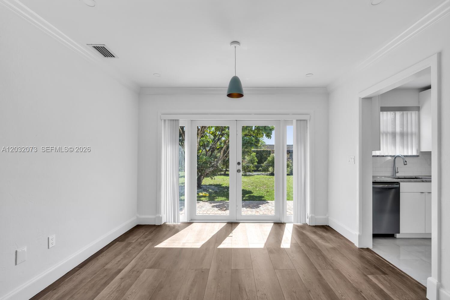 REV PL OF COUNTRY CLUB ES - Residential Lease